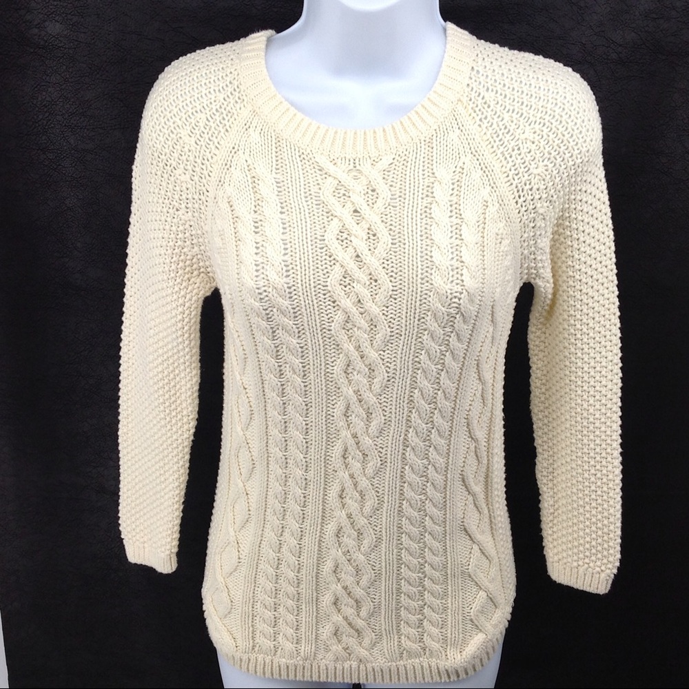 🔥 2 or more 50% off! Cynthia Rowley sweater.